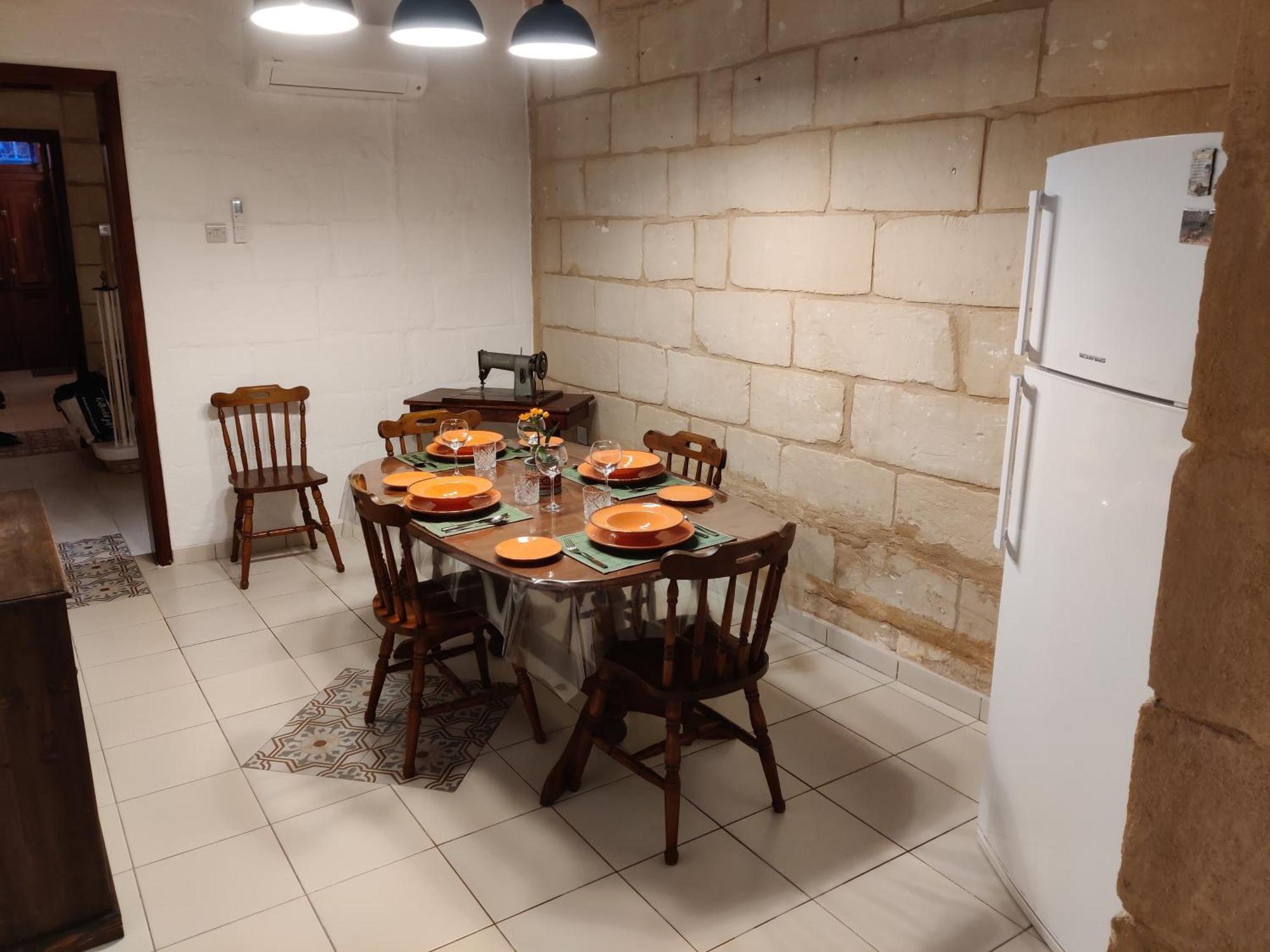 Peaceful Traditional Maltese Townhouse Ħal Ħal Luqa Extérieur photo