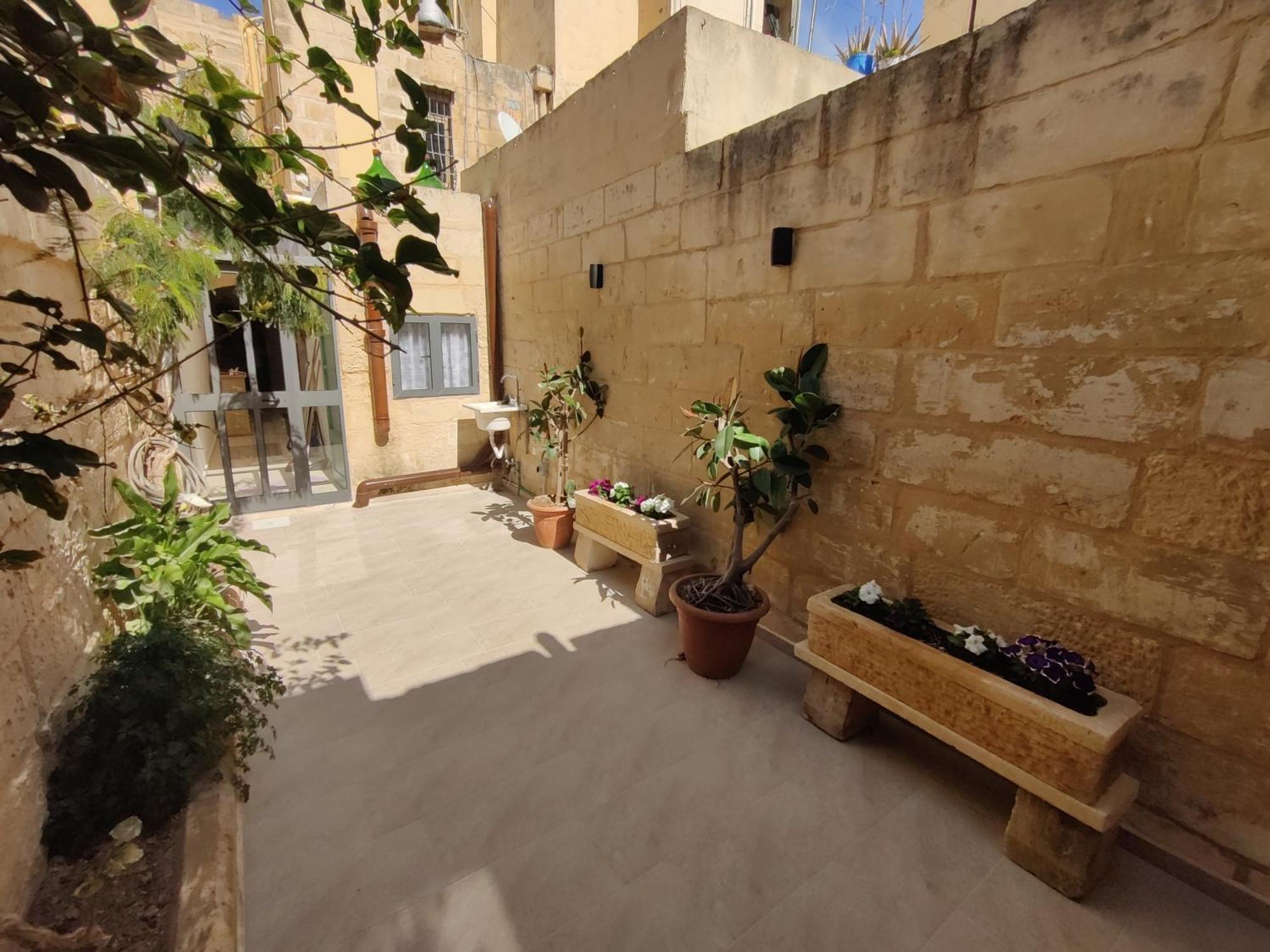 Peaceful Traditional Maltese Townhouse Ħal Ħal Luqa Extérieur photo
