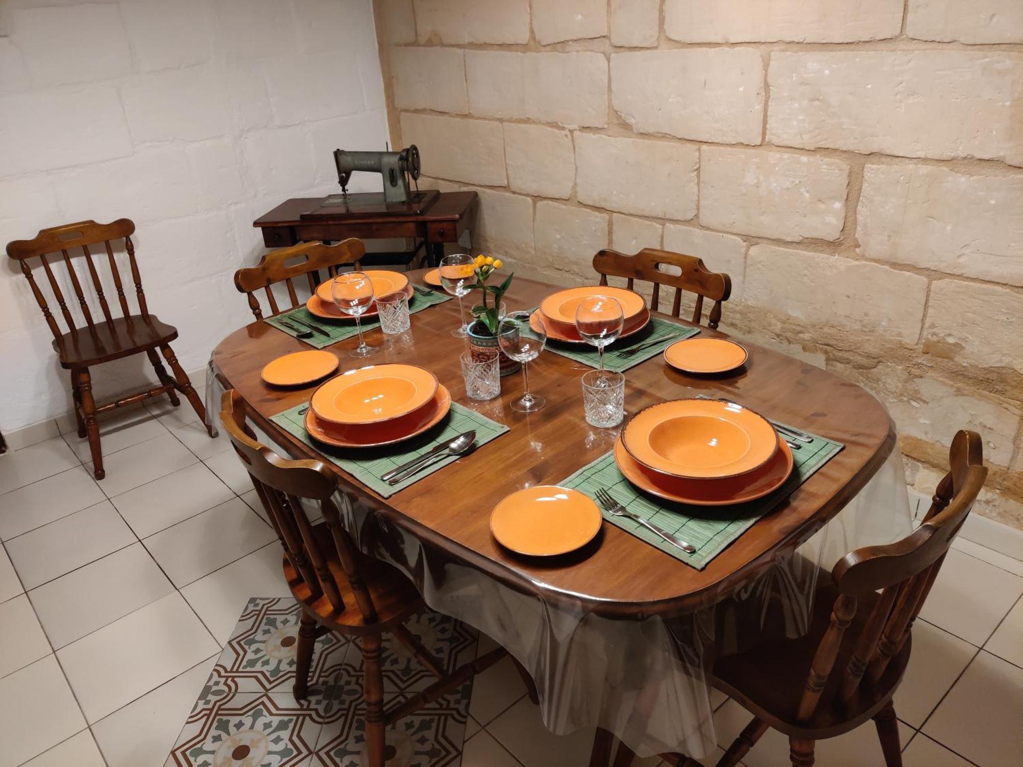 Peaceful Traditional Maltese Townhouse Ħal Ħal Luqa Extérieur photo