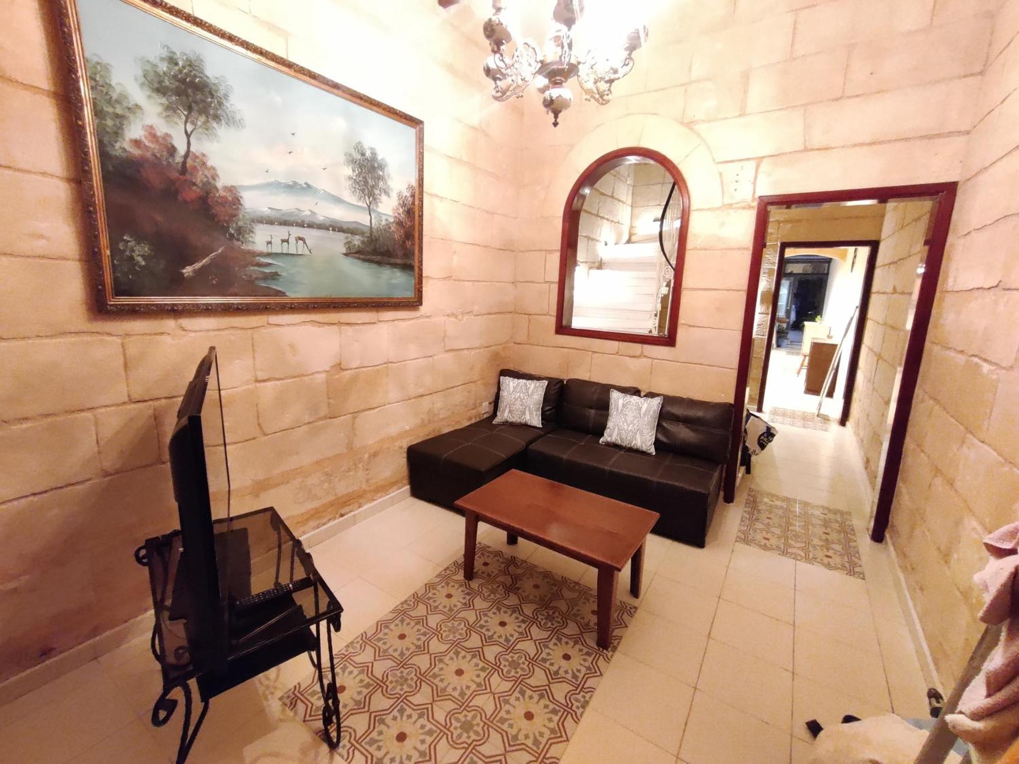 Peaceful Traditional Maltese Townhouse Ħal Ħal Luqa Extérieur photo
