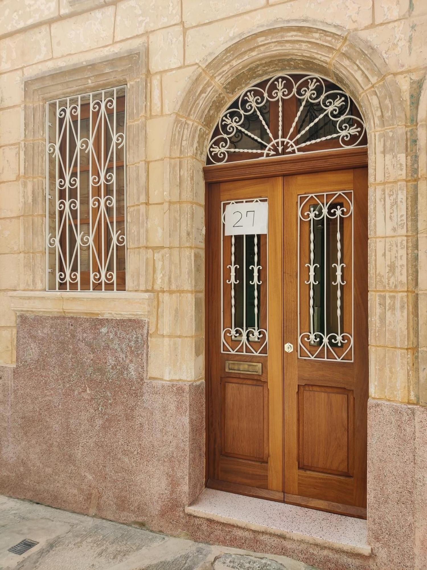Peaceful Traditional Maltese Townhouse Ħal Ħal Luqa Extérieur photo